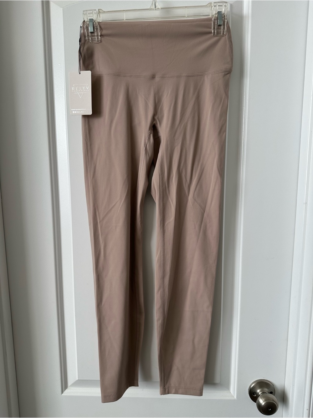 Rely Essentials Leggings in Beige